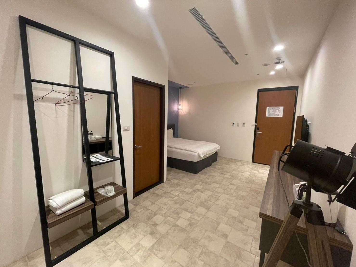 Ningcui Business Hotel Taichung Room photo
